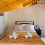 Chelmis Maria's Villa